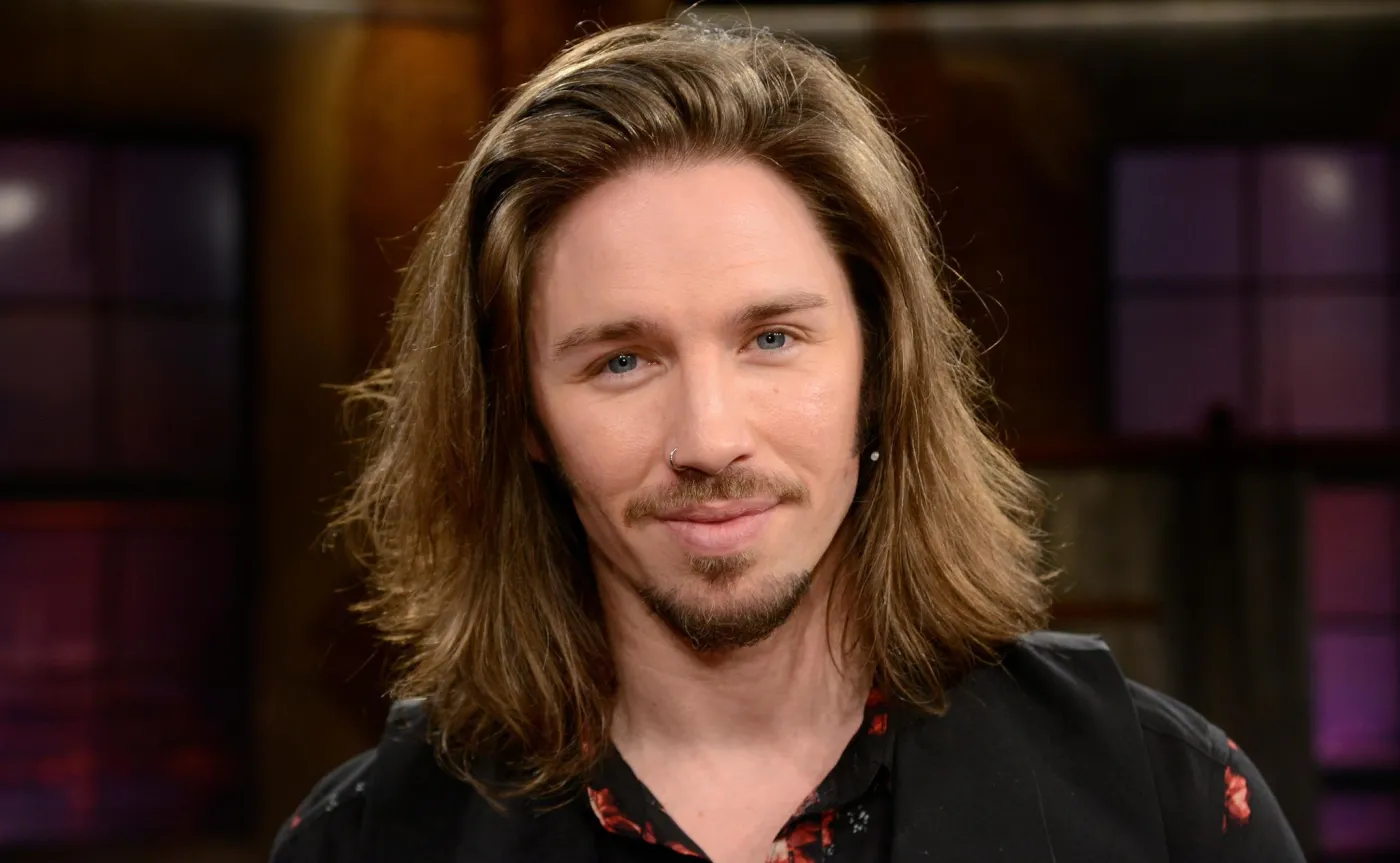 Niemiecki hotel odmówił zameldowania piosenkarzowi, bo ten miał naszyjnik z gwiazdą Dawida? NAGRANIE