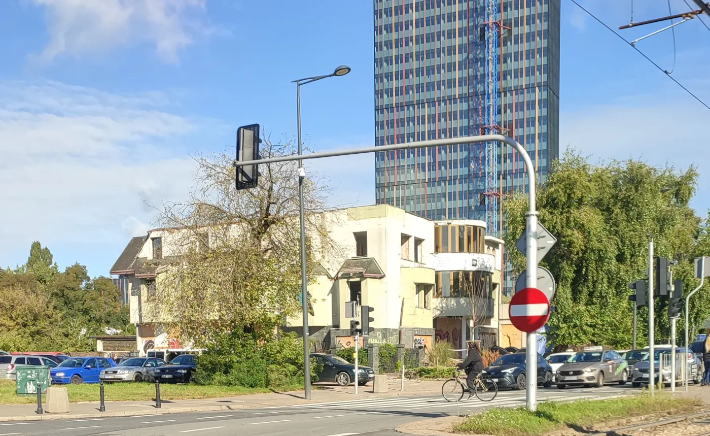 Zamurowują "Czarnego Kota"