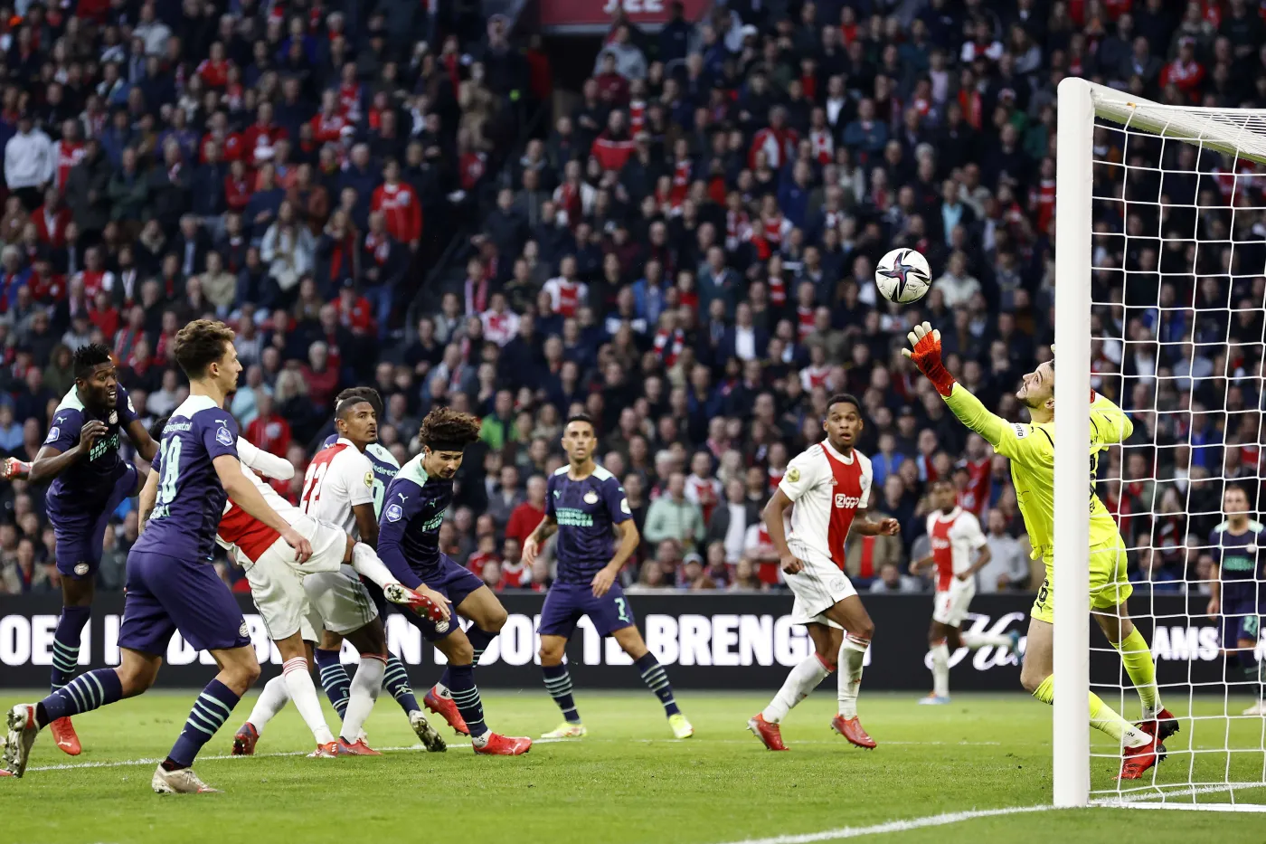 Ajax rozgromił PSV w meczu na szczycie ligi holenderskiej