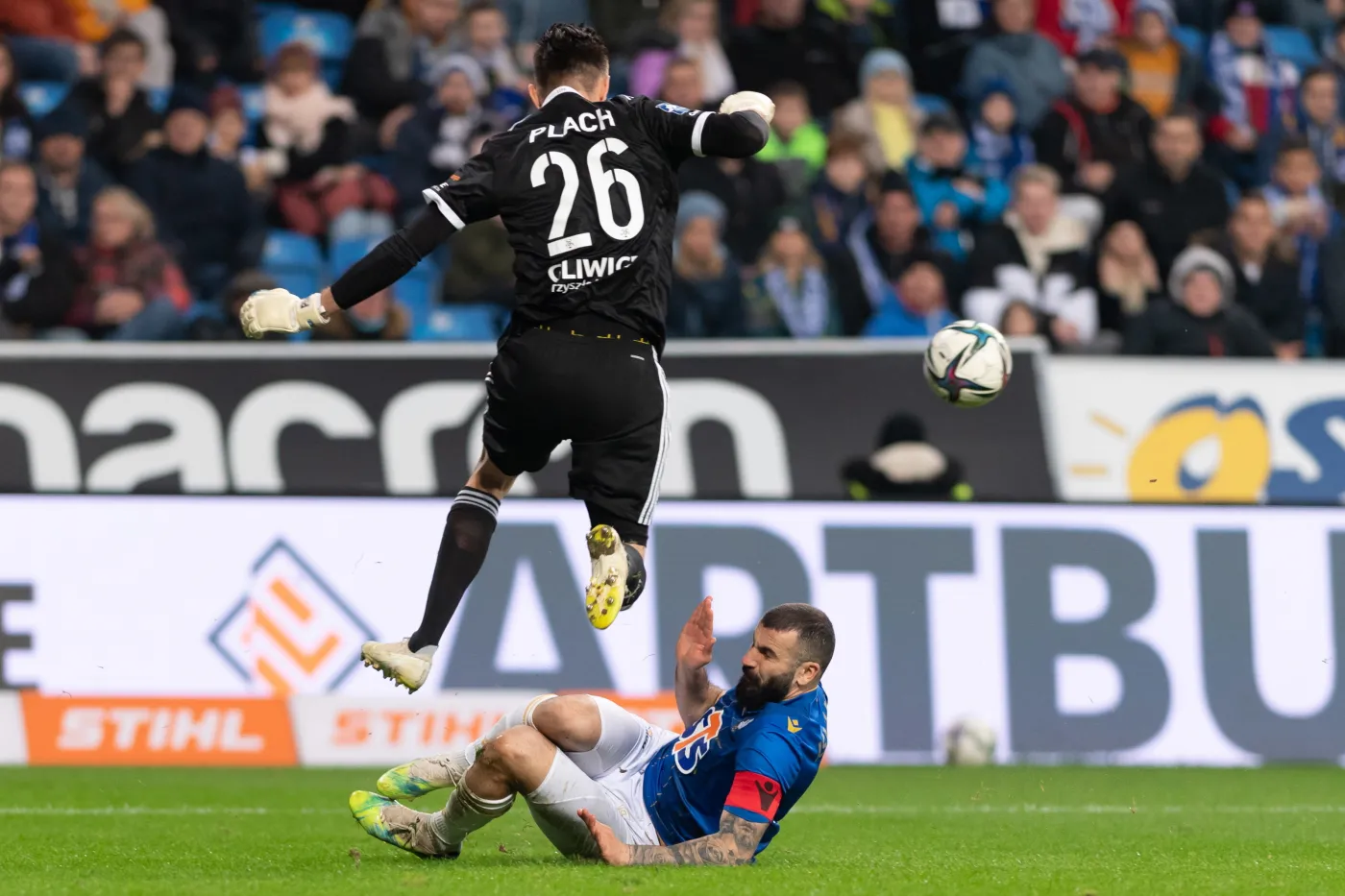 Piast postawił się Lechowi, ale trzy punkty i lider zostają w Poznaniu [WIDEO]