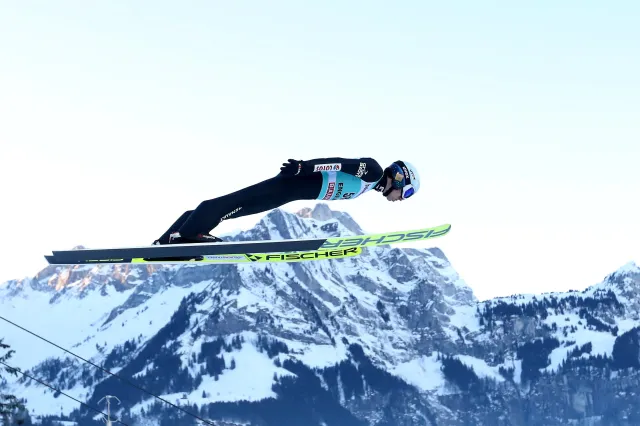 PŚ w skokach. Stoch 5. w kwalifikacjach. Tragiczny skok Żyły, odpadł też Murańka