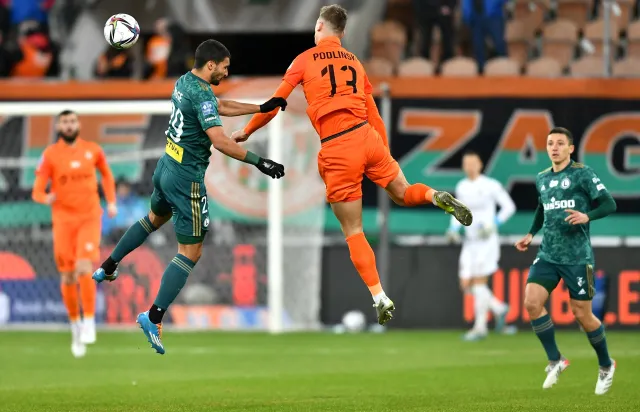 Legia zaczęła marsz w górę tabeli. Na razie uciekła ze strefy spadkowej [WIDEO]