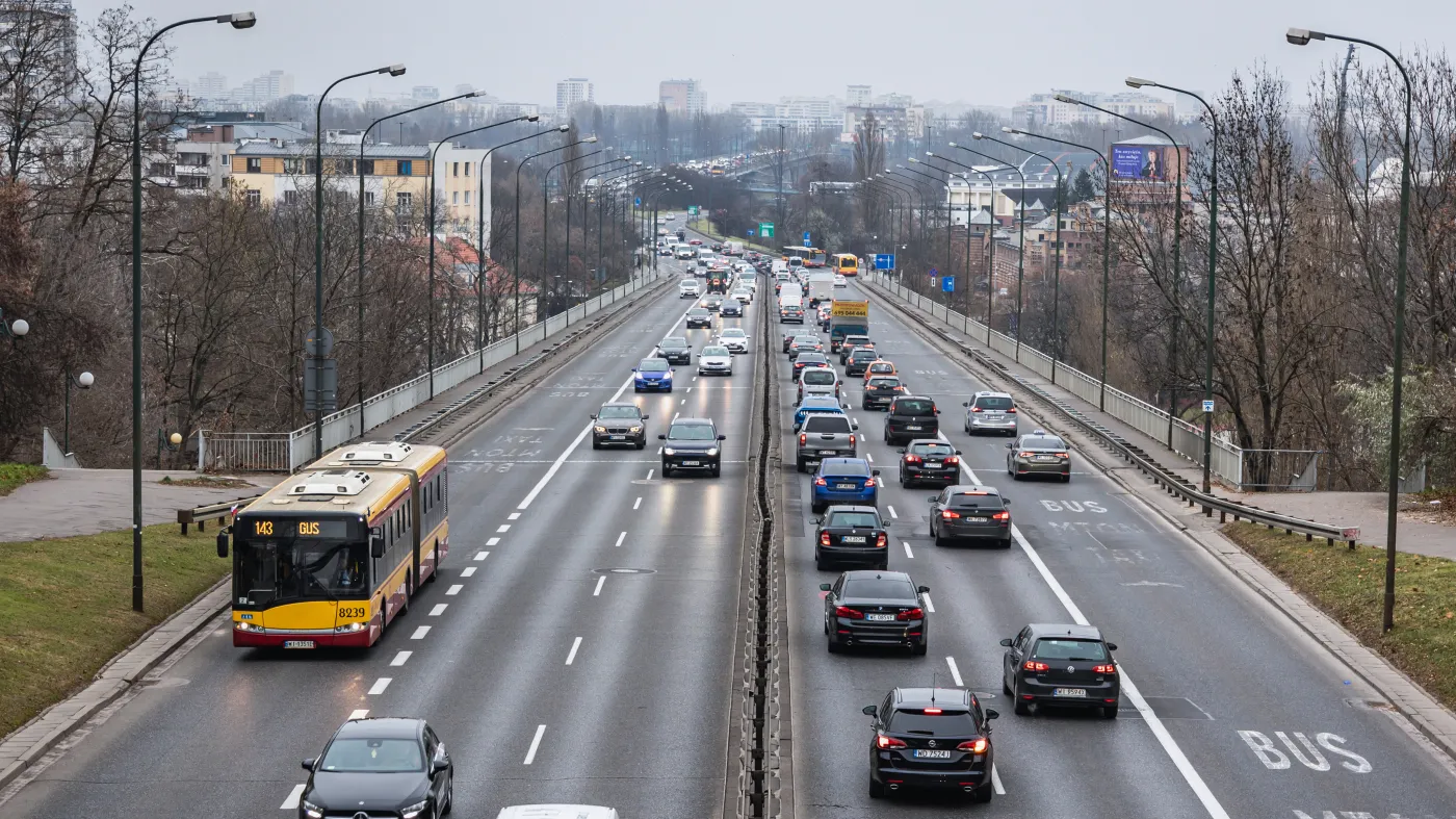 Godziny stracone w korkach. RANKING najbardziej zatłoczonych miast