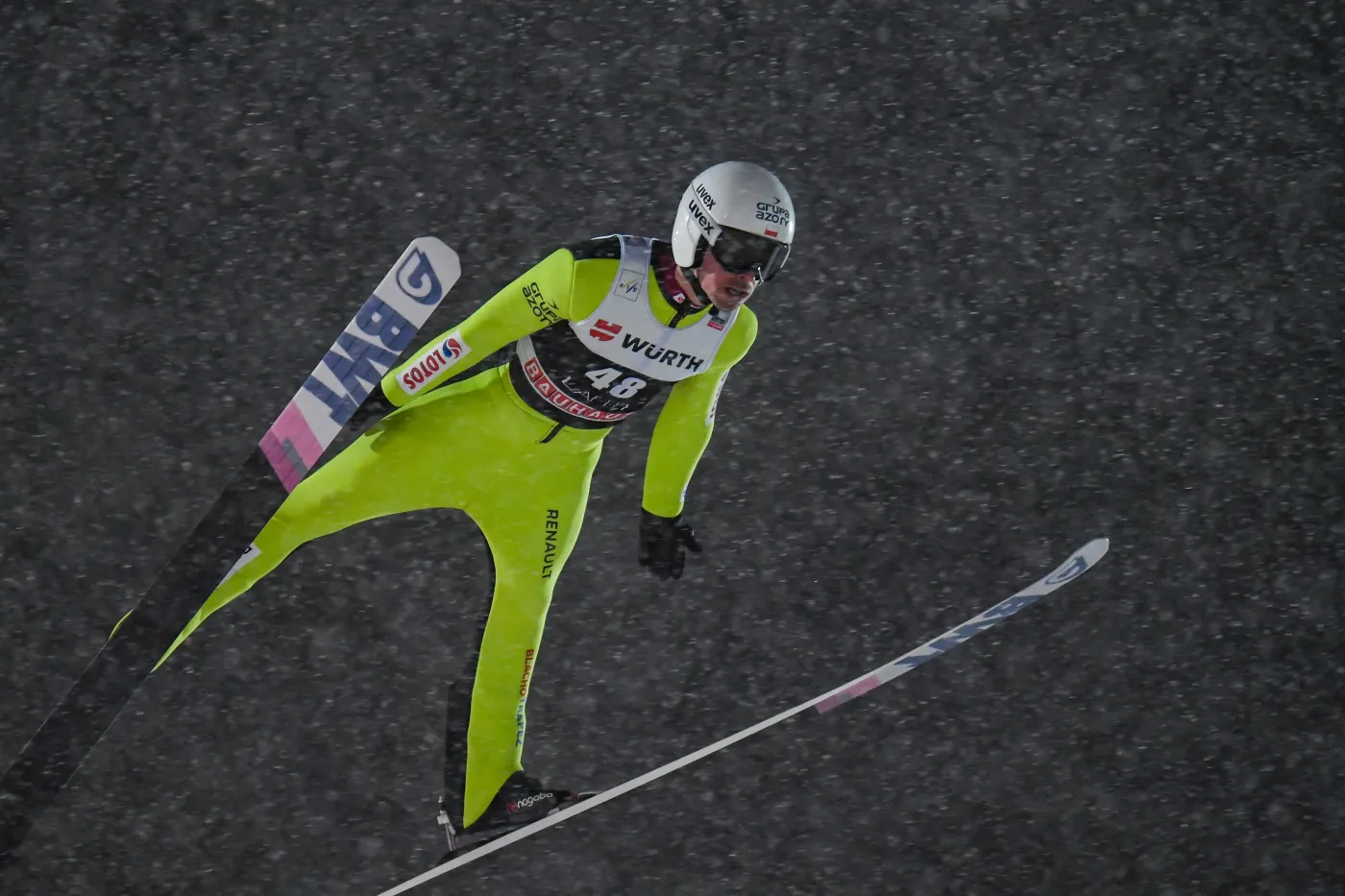 PŚ w skokach. Wąsek zdyskwalifikowany. Polacy na szarym końcu w Lahti