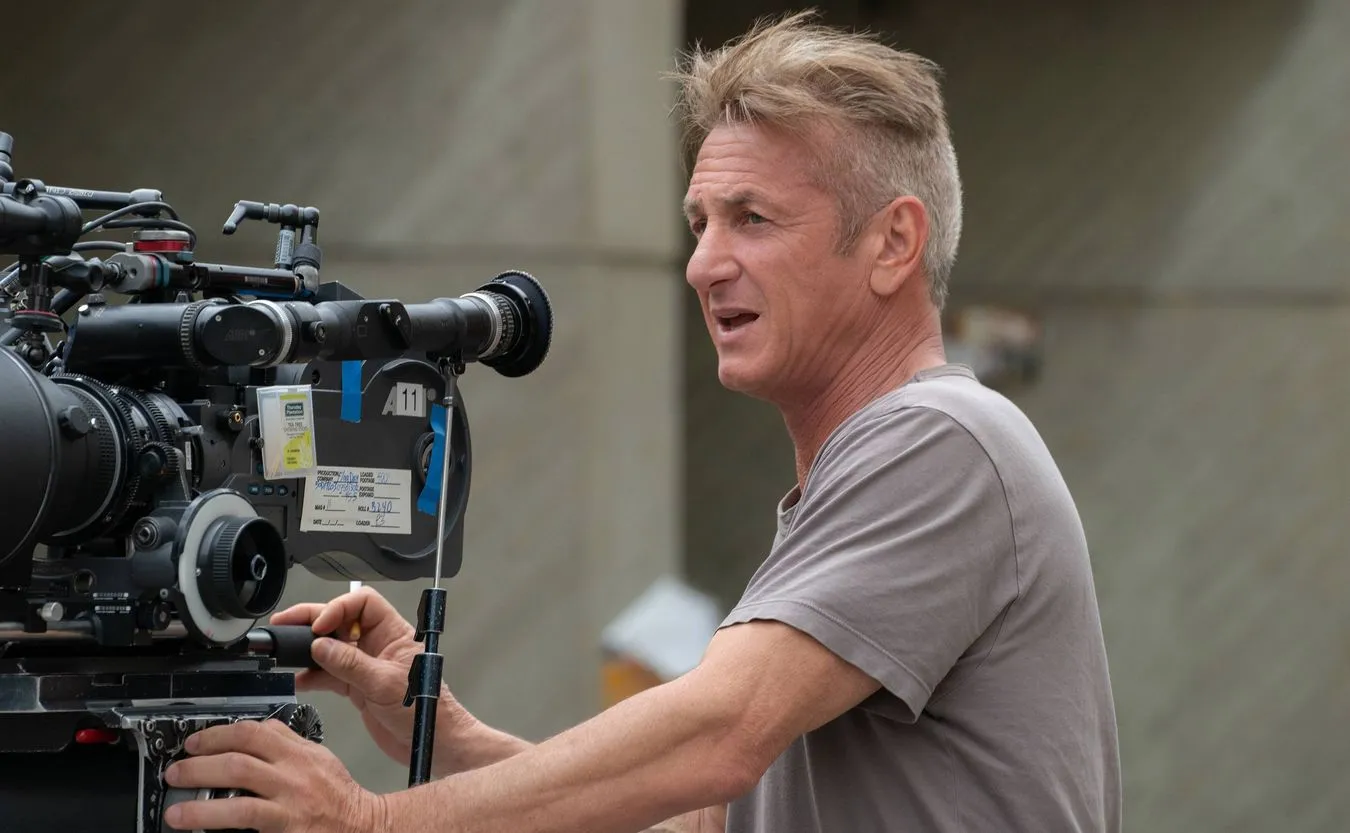 Sean Penn pieszo dotarł na polsko-ukraińską granicę