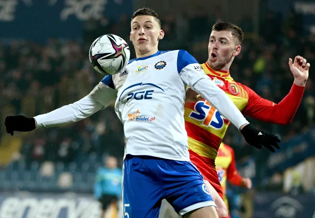 Jagiellonia wypuściła trzy punkty z rąk. Stal uratowała remis tuż przed końcem [WIDEO]