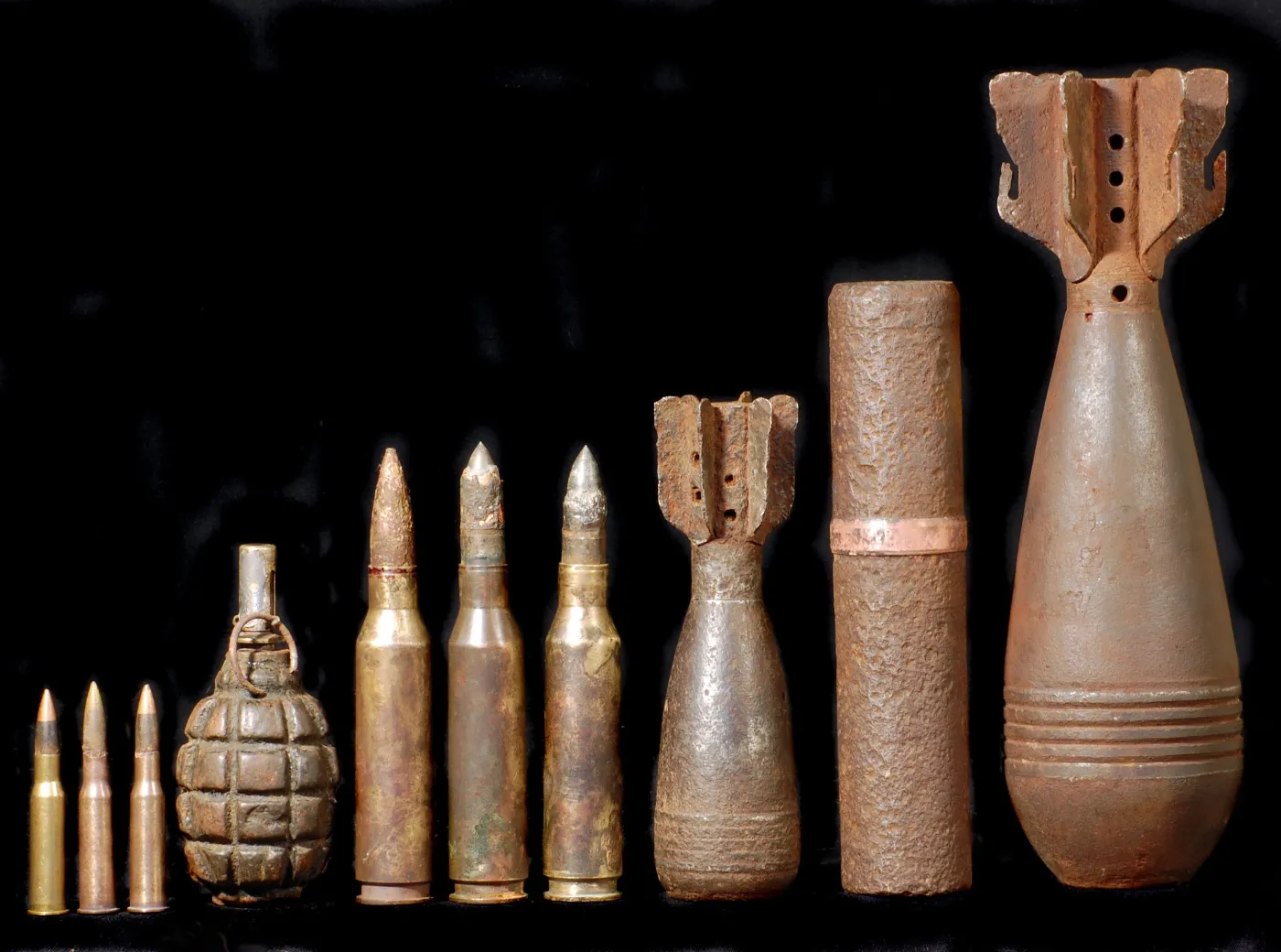 Budował toaletę na działce.... Natknął się na ponad 100 niewybuchów