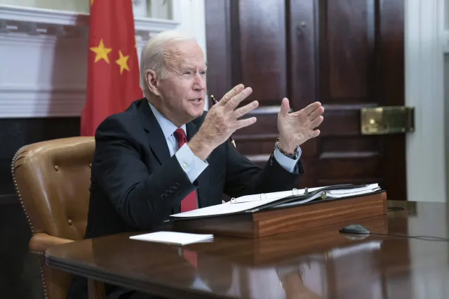 Chiny poniosą konsekwencje, jeśli pomogą Rosji? Biden ostrzegł Xi