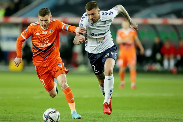 Górnik Zabrze grając w "10" uratował jeden punkt [WIDEO]