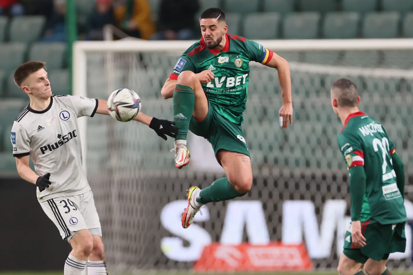 Legia Warszawa wydostała się ze strefy spadkowej [WIDEO]