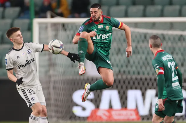 Legia Warszawa wydostała się ze strefy spadkowej [WIDEO]