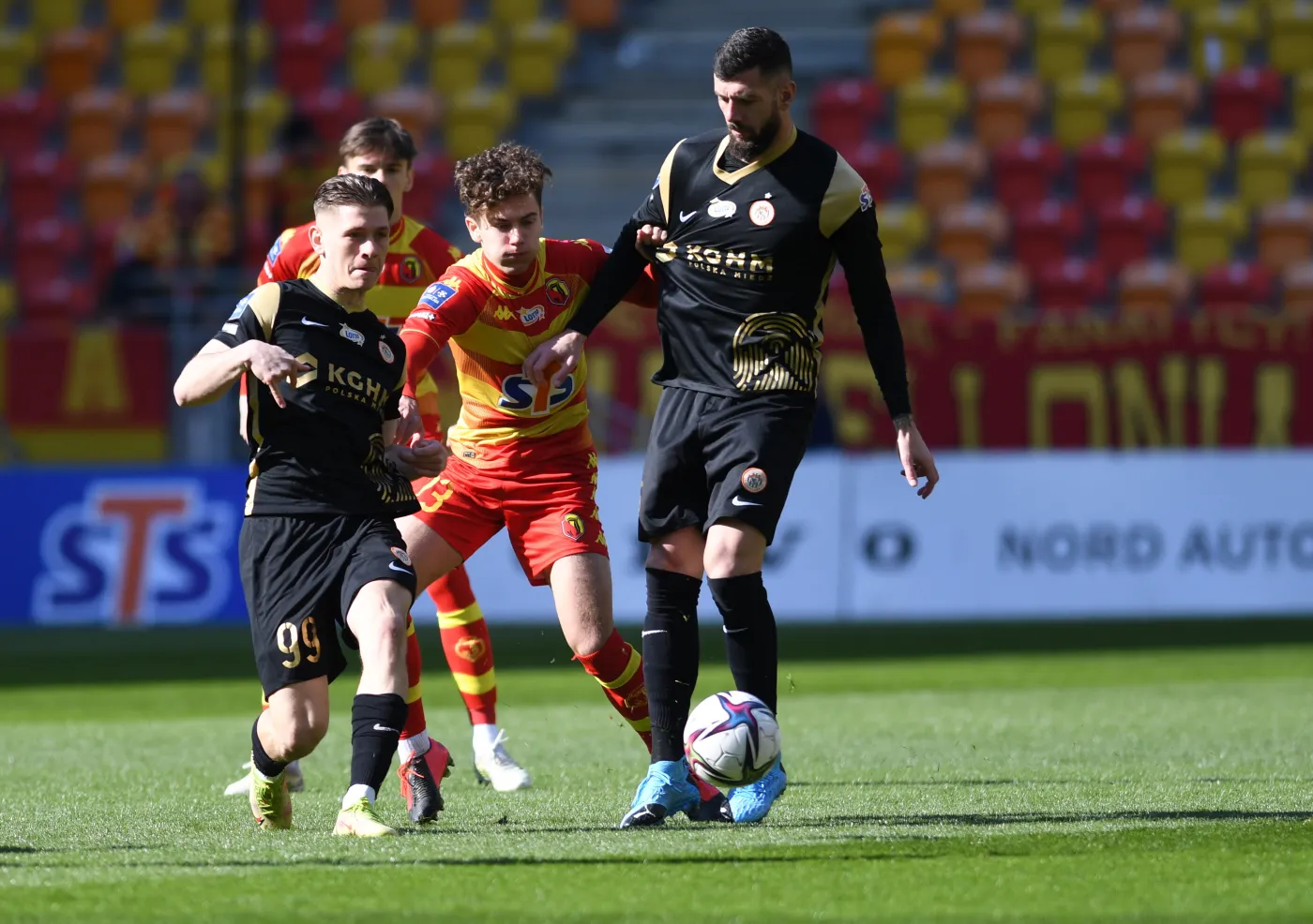 Prezent od bramkarza, dwa gole w końcówce, debiutant bohaterem [WIDEO]