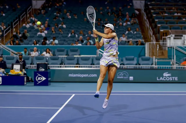 Gauff rozbita, Świątek w ćwierćfinale turnieju WTA w Miami