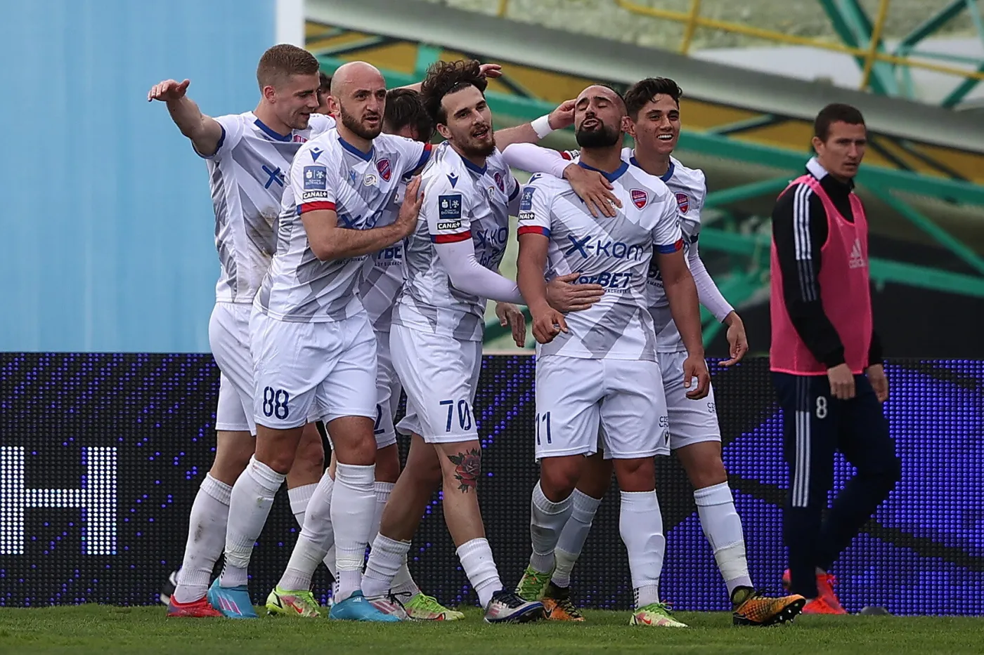 Raków zrobił kolejny krok w walce o tytuł. Bruk-Bet coraz bliżej 1. ligi [WIDEO]