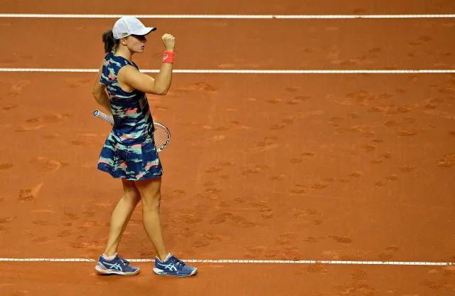 W pierwszym secie były błędy, w drugim poszło jak z płatka. Iga Świątek w 1/8 finału