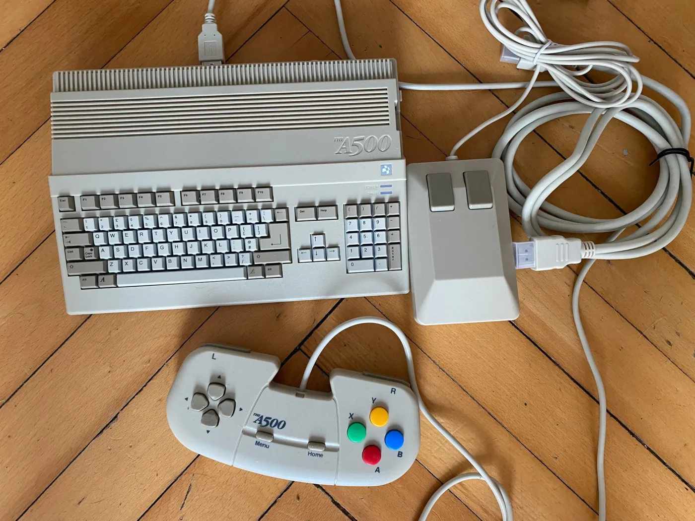 Powrót do przeszłości. A500 Mini to fantastyczna konsolka dla fanów gier retro [RECENZJA]