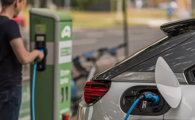 Nowe dopłaty do samochodów elektrycznych, dużo wyższe i dla wszystkich