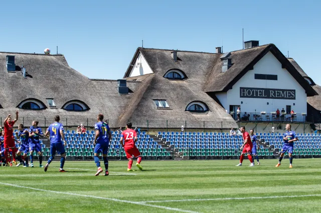 Kluby piłkarskie rezygnują z przyjazdu do Polski ze względu na wojnę