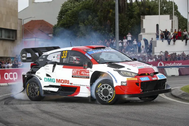 Elfyn Evans liderem po drugim dniu Rajdu Portugalii. Niezła jazda Polaków