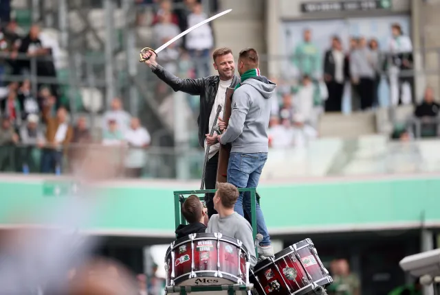 Boruc machał szabelką na "Żylecie". Legia przeszła się po "Pasach" [WIDEO]