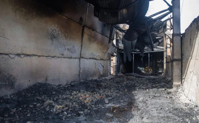 "Trzymajcie się z dala od okien". Rosjanie ostrzelali Mikołajów