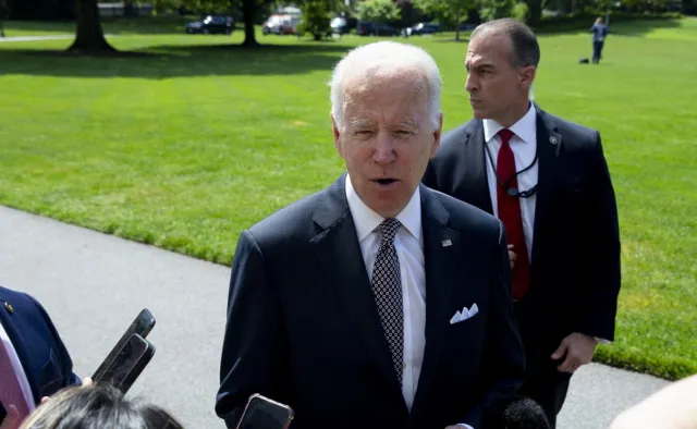 Prezydent Biden przewrócił się podczas przejażdżki na rowerze