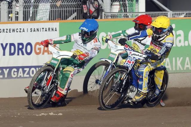 Woryna zahaczył o bandę i z impetem upadł na tor [WYNIKI i TABELA]