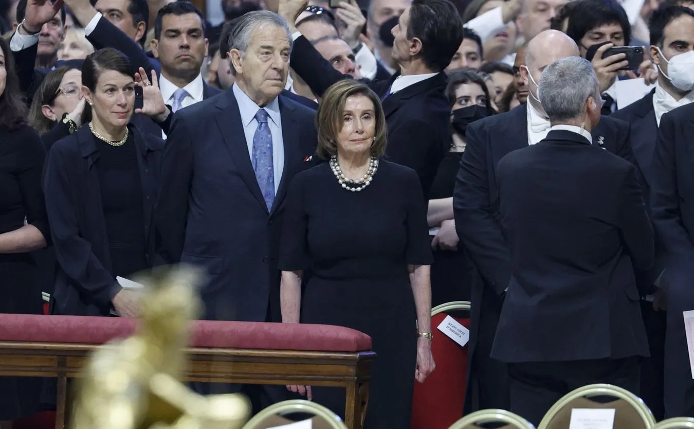 Pelosi przyjęła komunię w Watykanie mimo zakazu