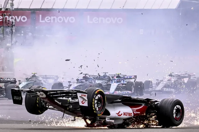 Groźny wypadek kierowcy Alfa Romeo Racing Orlen. Cud, że wyszedł z niego bez szwanku [WIDEO]