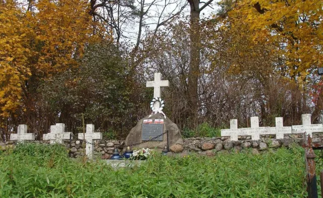 Groby żołnierzy AK na Białorusi zrównane z ziemią. "Barbarzyński akt wandalizmu władz"