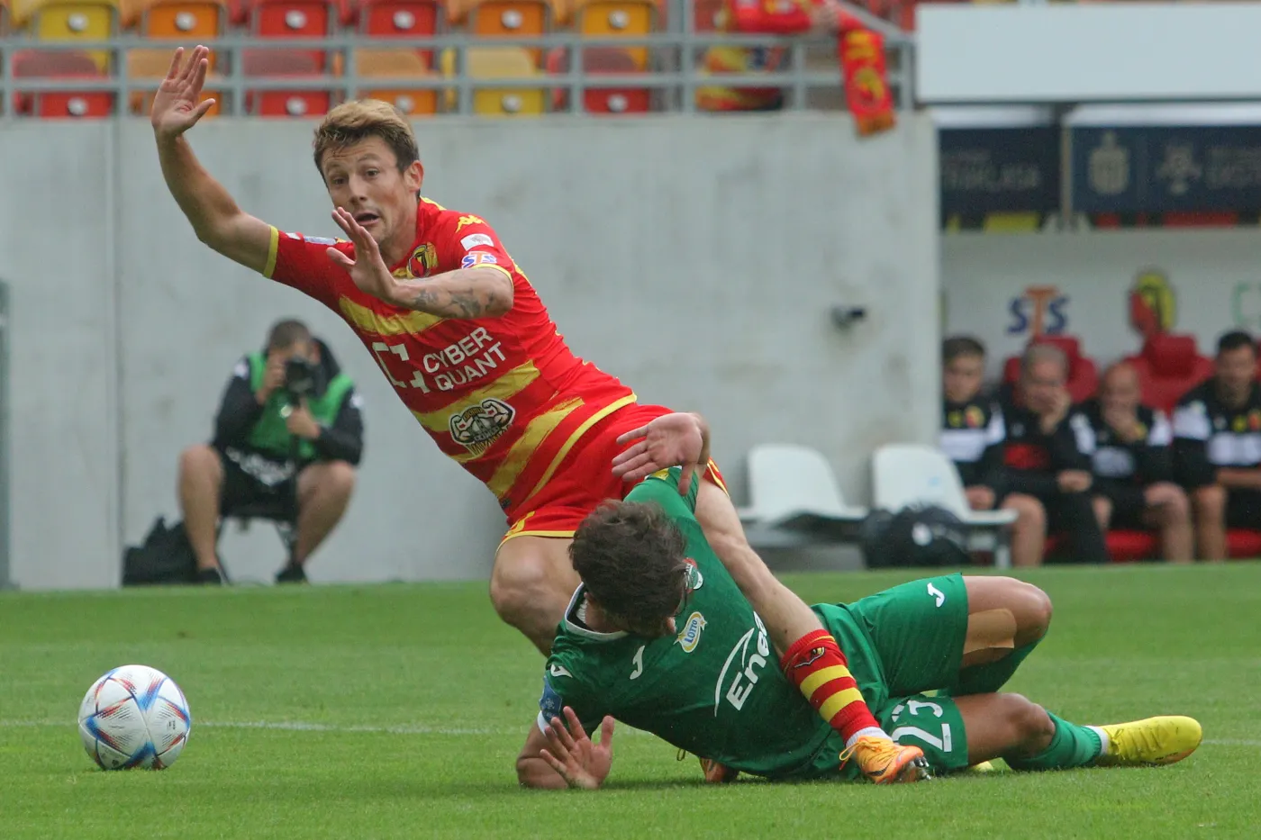 Jagiellonia w "9" nie dowiozła remisu. Radomiak wygrał rzutem na taśmę [WIDEO]