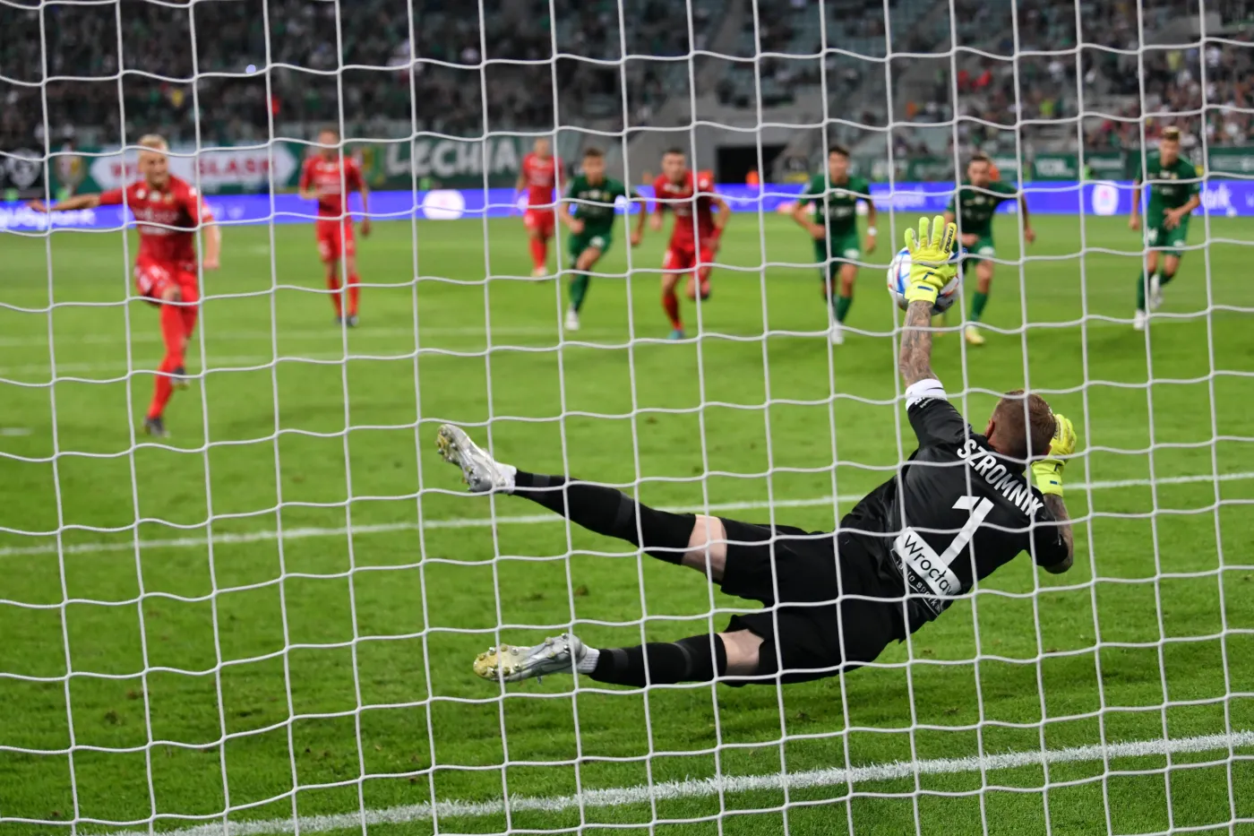 Szromnik obronił rzut karny i uratował Śląsk przed porażką [WYNIKI i TABELA]