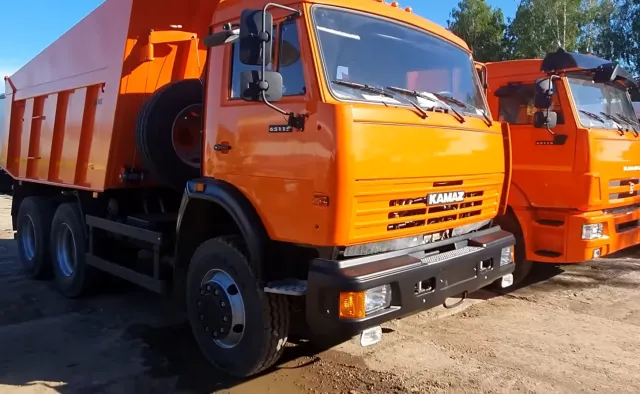 Kamaz cofa się w czasie. "Nowa" ciężarówka spełnia Euro 2 i pamięta ZSRR