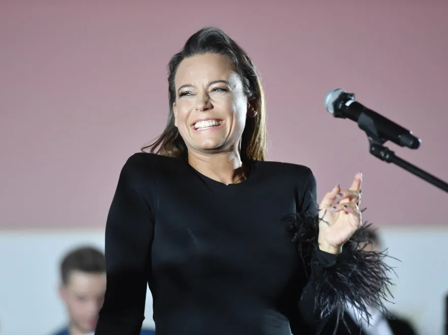 "Wystąp w pornosie". Internauci bezlitośni dla Anny Muchy pokazującej pośladki na tle kościoła. FOTO