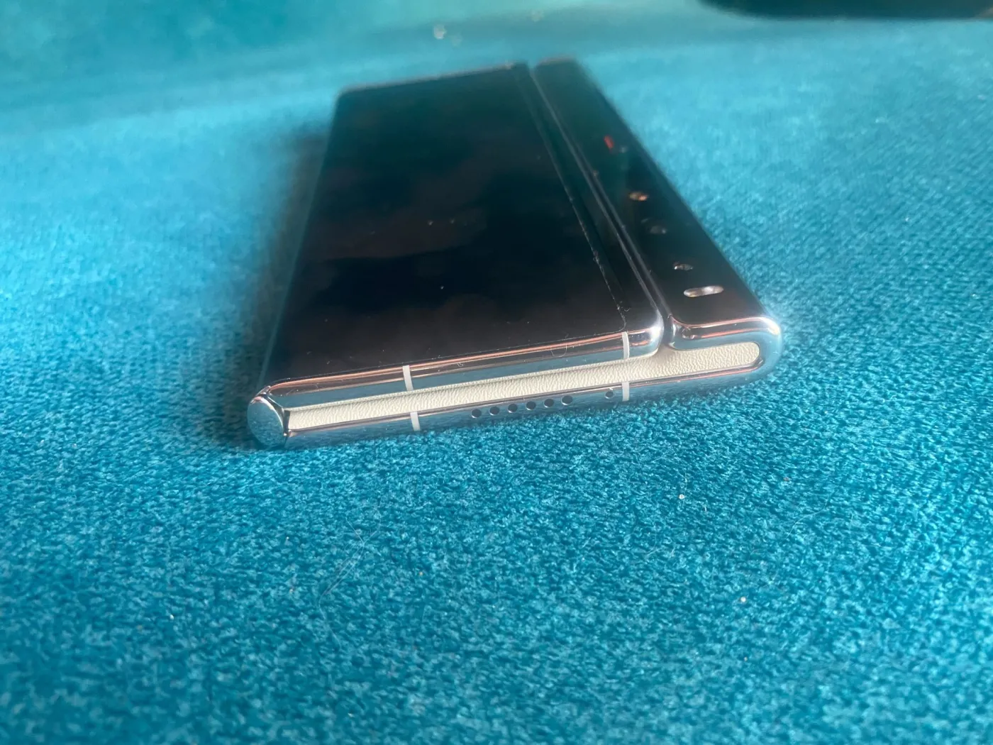 Telefon, który nie ma sensu... Ale za to jak pięknie wygląda. TESTUJEMY Huawei Mate XS2