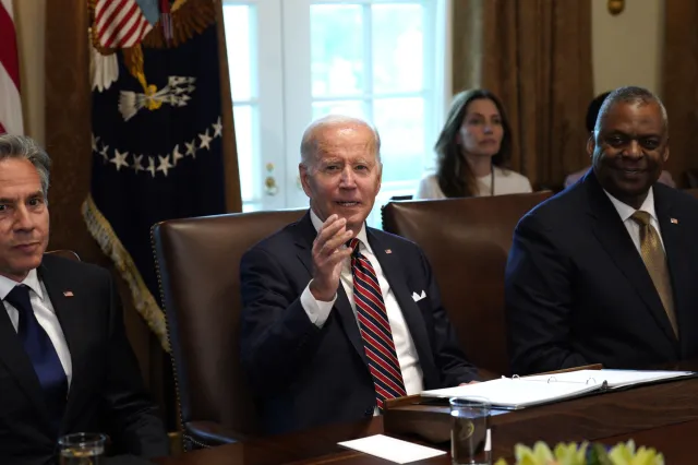 Biden uderza w Chiny nowym zakazem. Pekin mówi o "mentalności zimnej wojny"