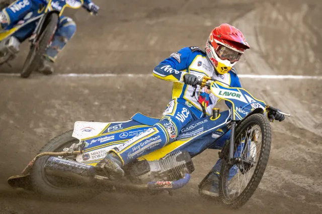 Zacięta walka o 3. miejsce w żużlowej Ekstralidze. Apator minimalnie lepszy od Włókniarza