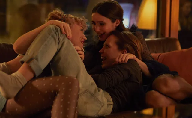 "Dziewczyny" i edukacja seksualna w praktyce. Uczmy się od Finek [#DobryCynk]