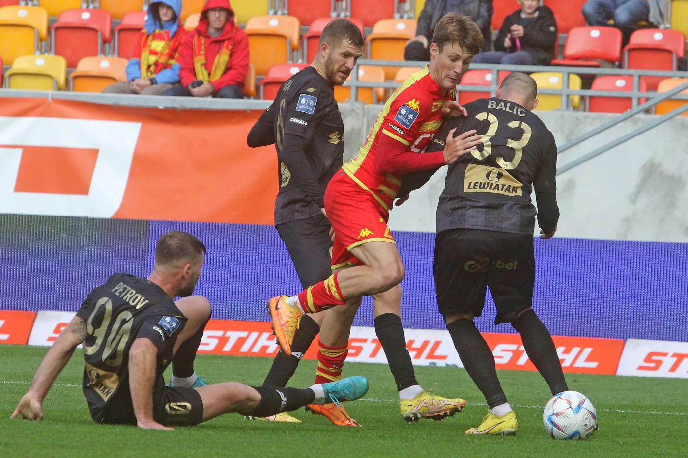 Niebywały gest piłkarzy Jagiellonii. W duchu fair play i oddali gola Koronie [WIDEO]