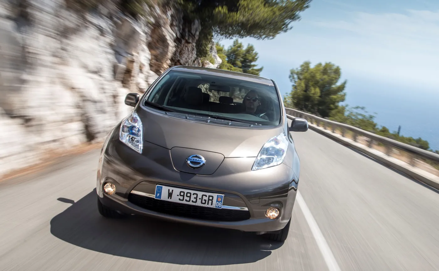 8632149-nissan-leaf.jpg