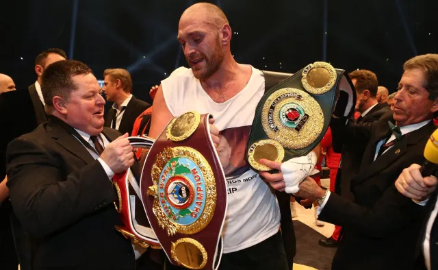 Tyson Fury wraca na ring. 3 grudnia zmierzy się z Dereckiem Chisorą