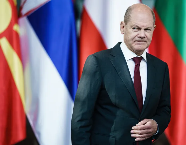 Scholz zabrał ze sobą do Pekinu szefów niemieckich korporacji. Media pytają: Dlaczego?