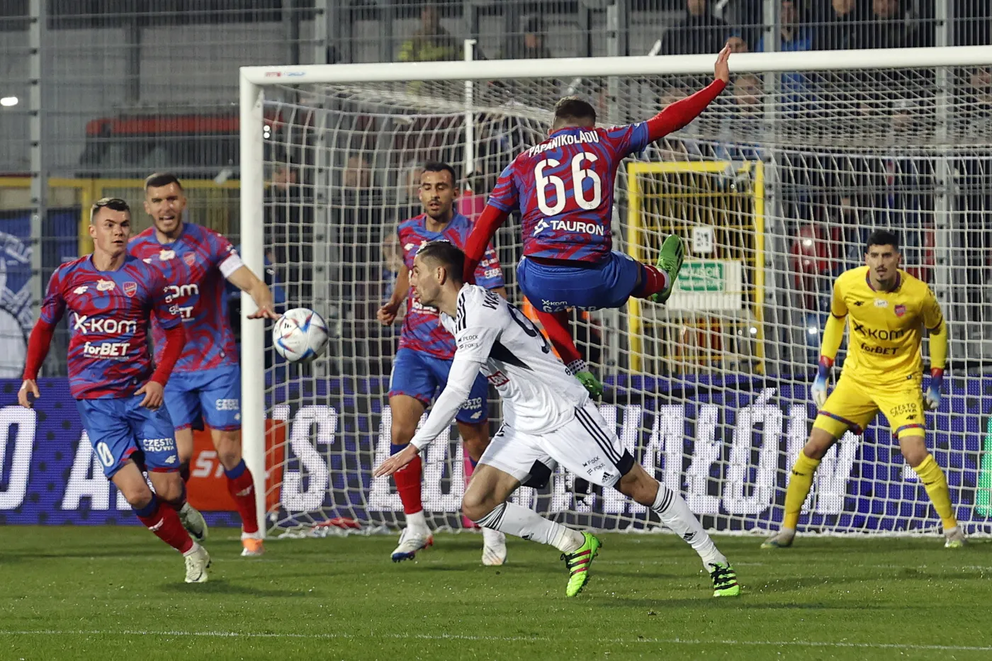 Raków przejechał się po Wiśle jak walec. Cztery gole Gutkovskisa [WIDEO]