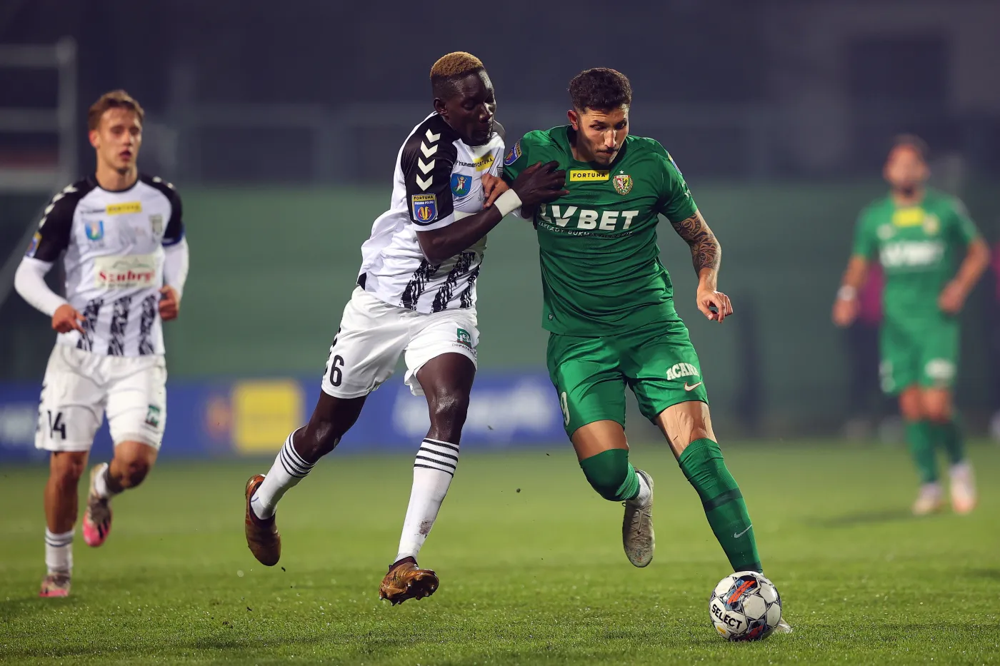 Rasistowski skandal w Pucharze Polski. Piłkarze Sandecji zeszli z boiska w trakcie rzutów karnych