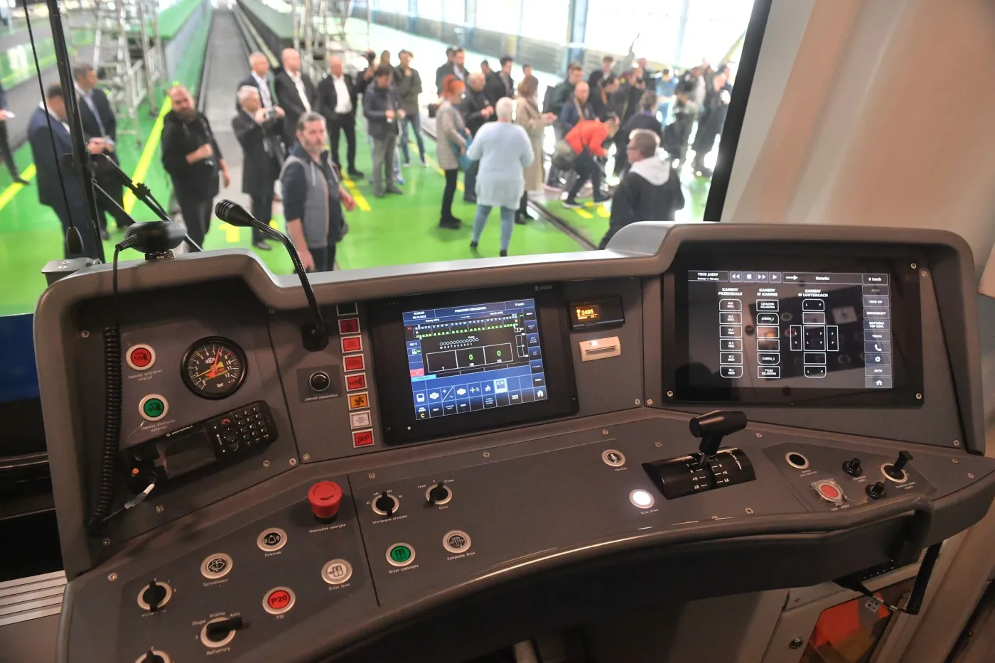 Nowe pociągi metra wyjechały na trasę. Oto Varsovia od Skody [ZDJĘCIA]