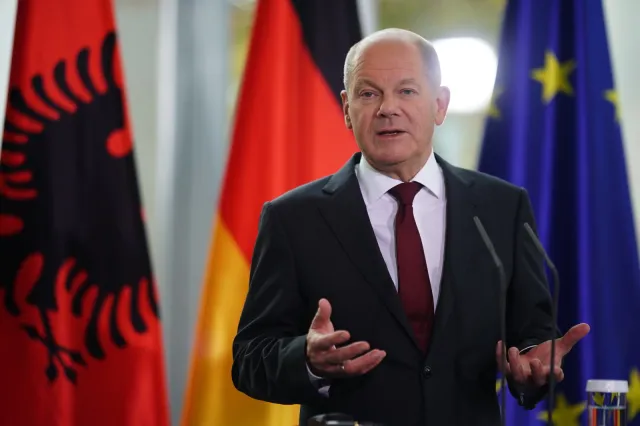 Scholz coraz bardziej krytykowany. "Powtarza scenariusz Merkel"