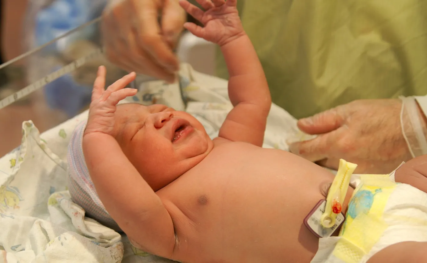 Objętość płuc płodów jest znacząco zmniejszona u ciężarnych z SARS-CoV-2