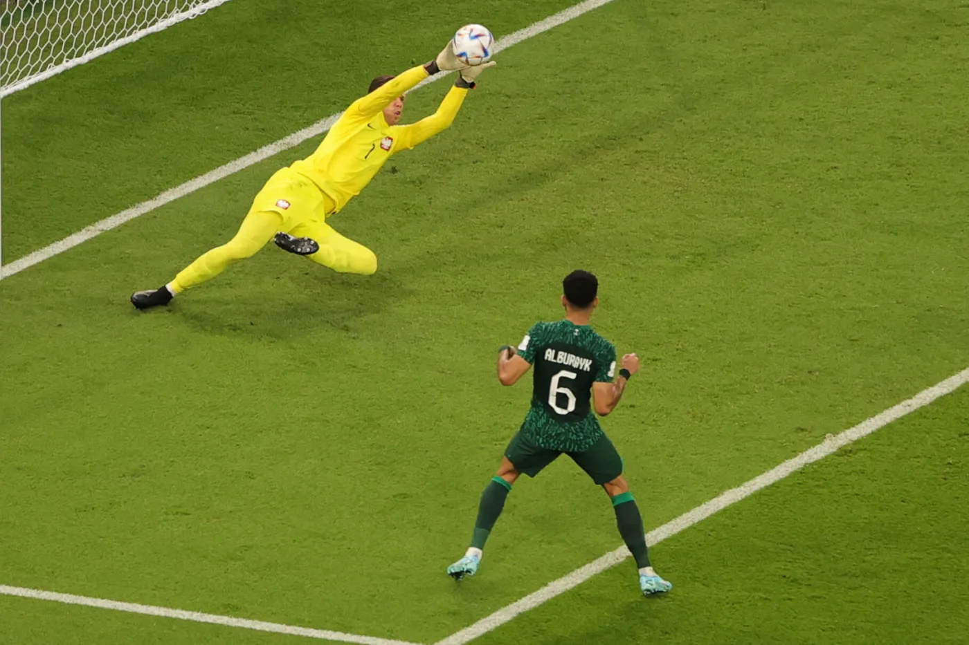 Hiszpańskie media: Polacy sprowadzili Saudyjczyków na ziemię. Rzut karny nieprawidłowy