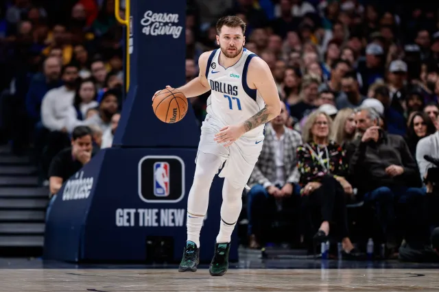 Luka Doncic z triple-double, Mavericks wygrali jednym punktem [WIDEO]