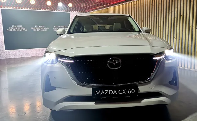 Mazda CX-60 zaskoczy wartością po 60 tys. km. BMW i Audi w pokonanym polu